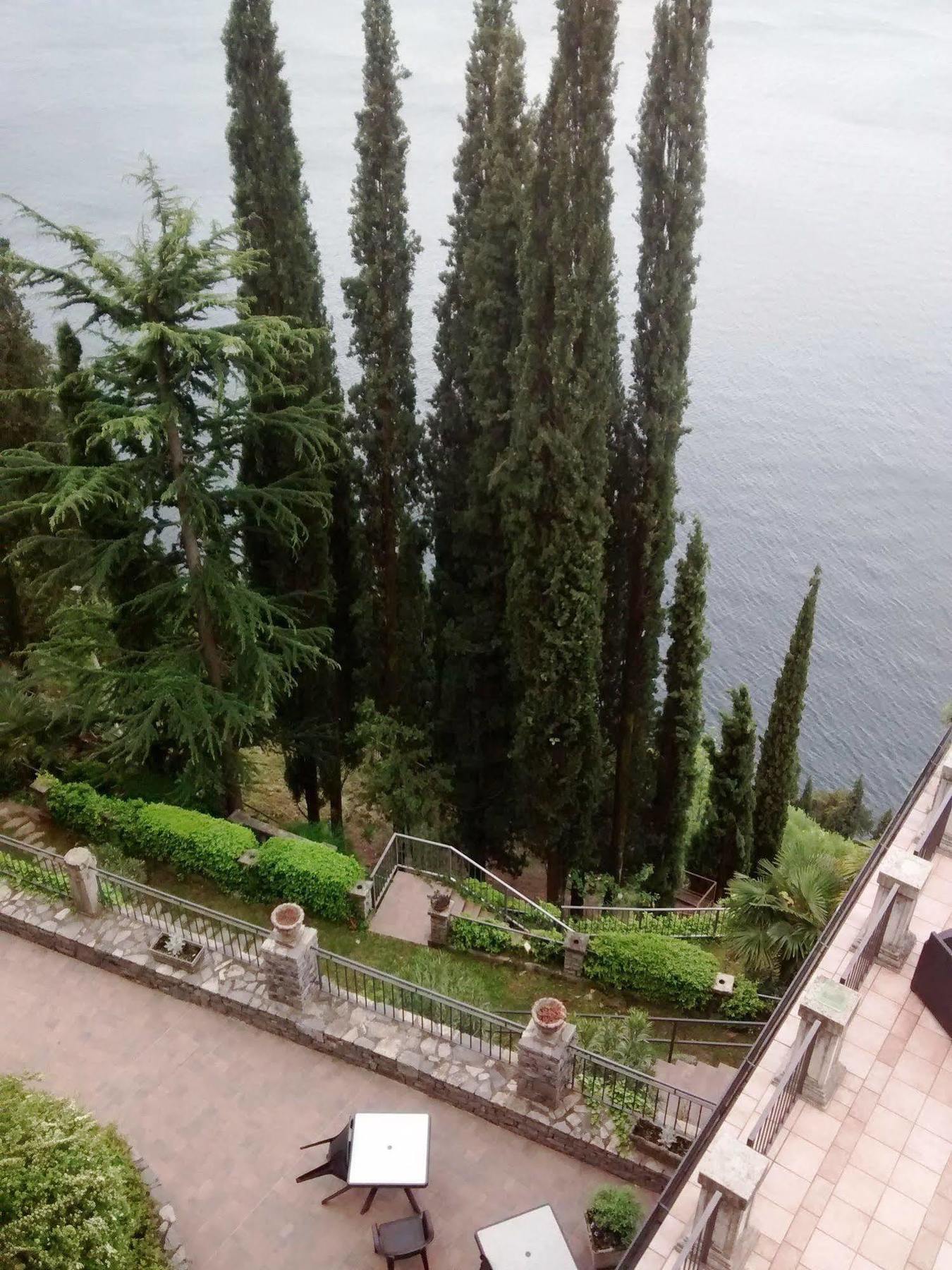 Albergo Eremo Gaudio Varenna Eksteriør billede